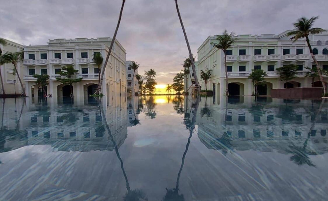Infinity Pool Experience